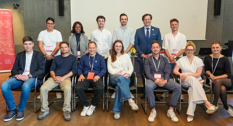 Sports Media Austria Tagung 2025 in Bozen (Generalversammlung/SMA-Präsident Michael Schuen mit den eingeladenen Nachwuchsjournalisten der SAM Young Academy); © Sports Media Austria, 3.6.2025